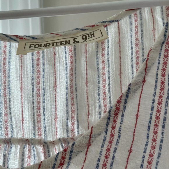 Cute top with blue and red stripes - Picture 3 of 4